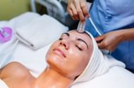 This procedure can lift your drooling eyelids. (Image by kroshka__nastya on Freepik)